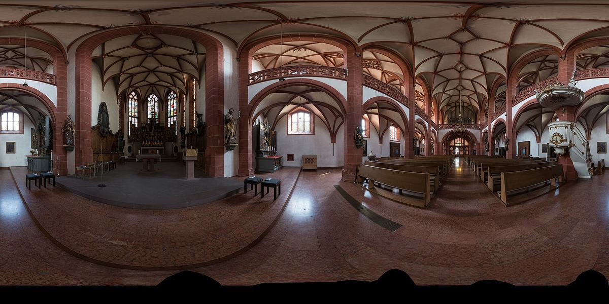 Equirektangular abgewickeltes Kugelpanorama eines Kircheninnenraums